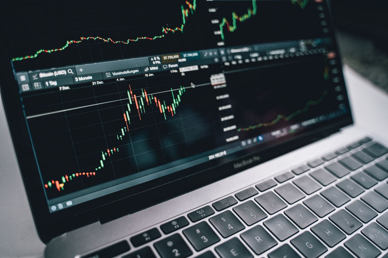 why-choose-us Close-up of a financial graph on a laptop screen, depicting stock market analysis in Berlin.